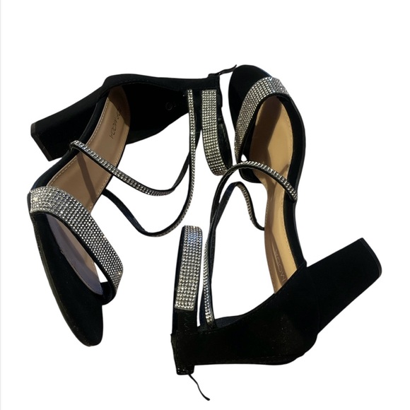 Top Moda Elegant Black Strappy Sandals - Picture 2 of 5